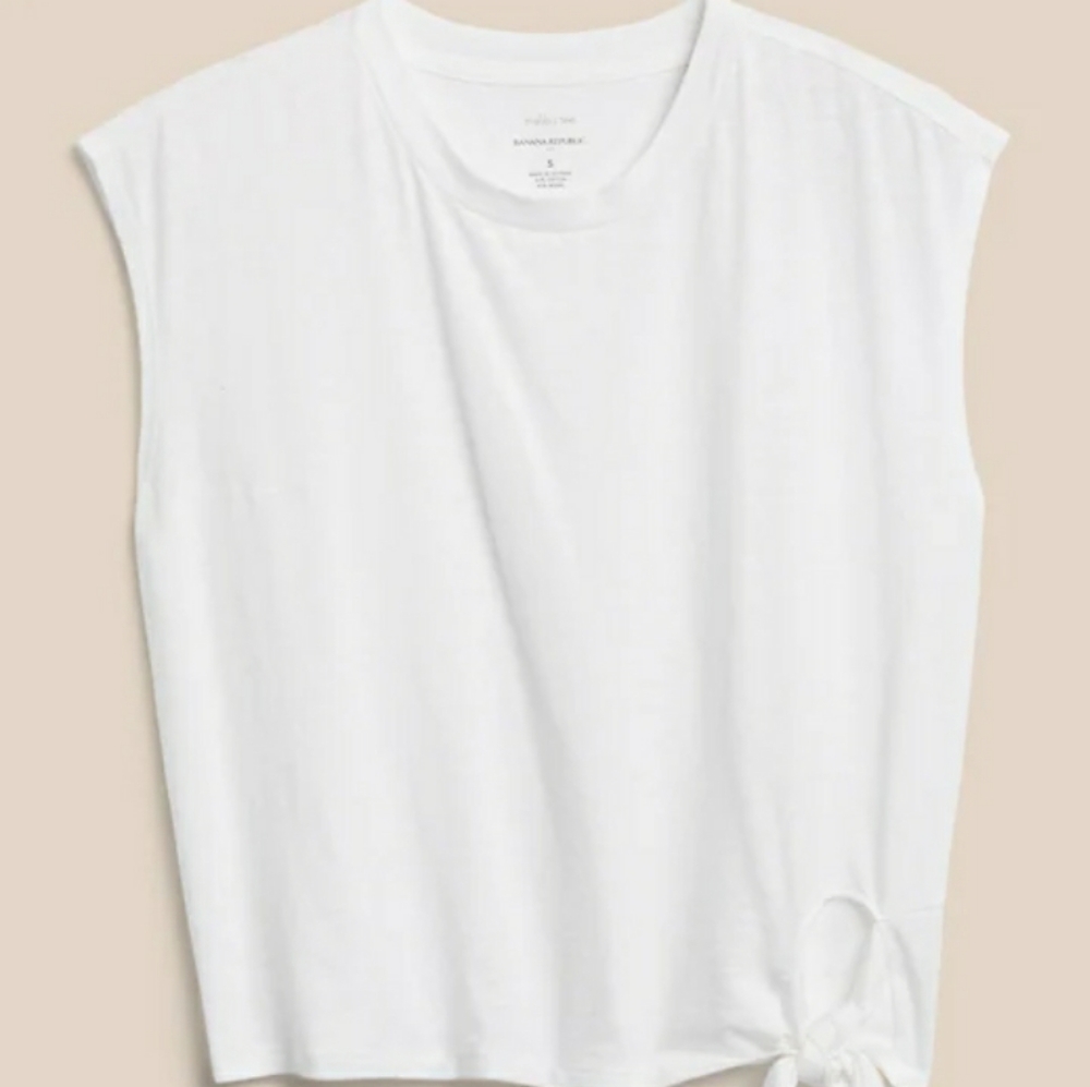 Banana Republic: White cotton slub tank